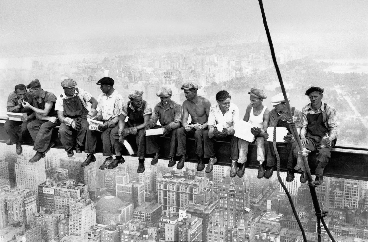 Fototapet Eating Above Manhatten 115 x 175cm.